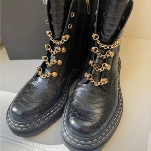 Beautiful never been worn boots
